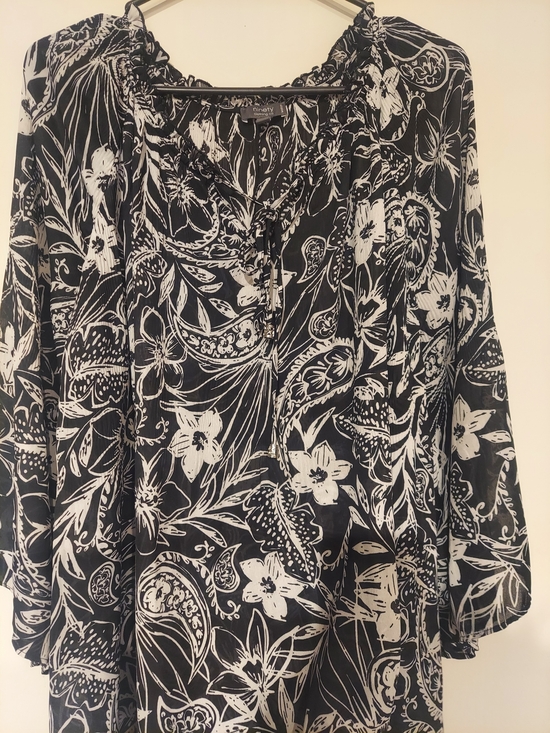 Ninety Clothing Co. Tops - Tie-Neck Paisley Floral Tunic Top - Black/White